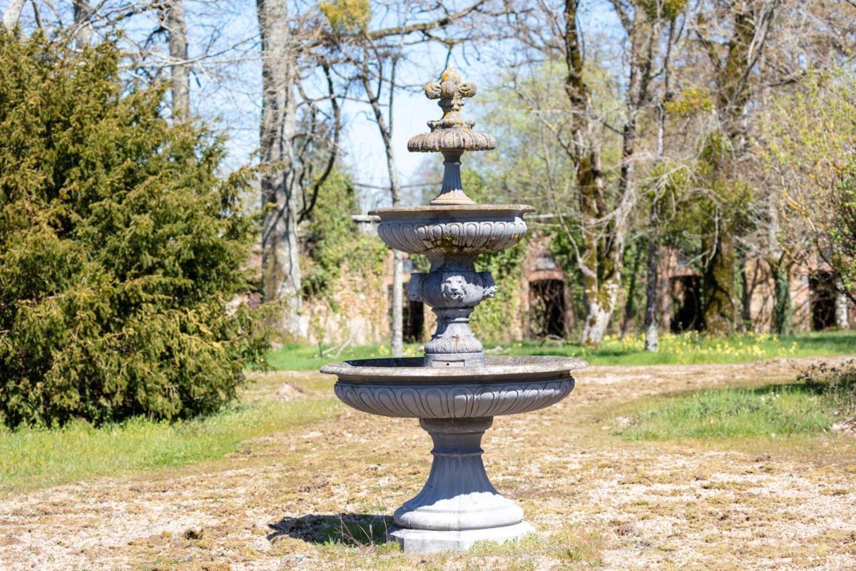 Château d'Escurat Le Dorat Extérieur photo